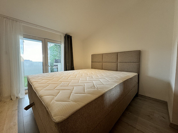 One bedroom apartment with spacious terrace and own parking space in a quiet part of Budva